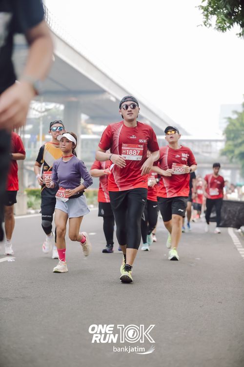 Race photo from ONE RUN 10 K