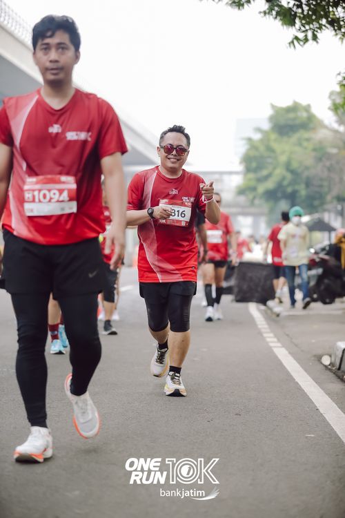 Race photo from ONE RUN 10 K