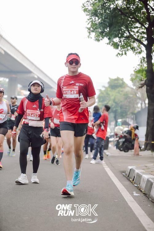 Race photo from ONE RUN 10 K