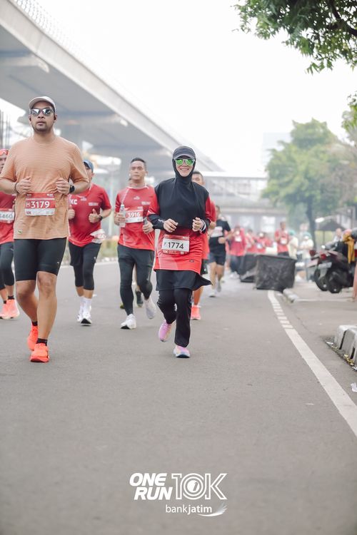 Race photo from ONE RUN 10 K