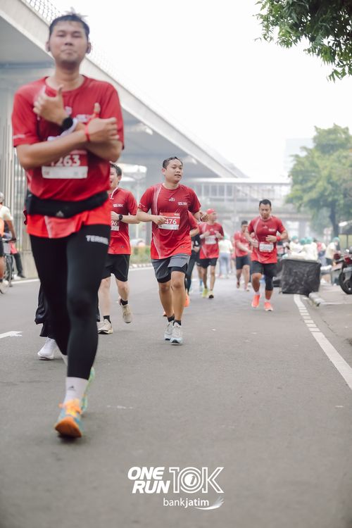 Race photo from ONE RUN 10 K