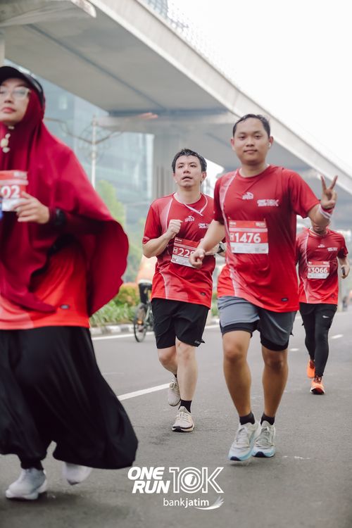 Race photo from ONE RUN 10 K