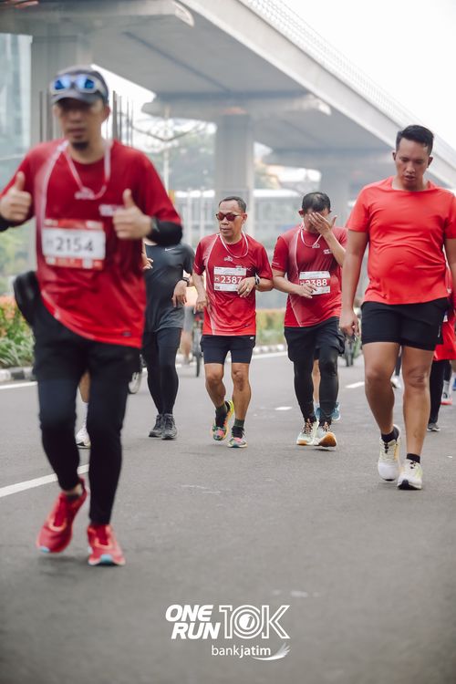 Race photo from ONE RUN 10 K