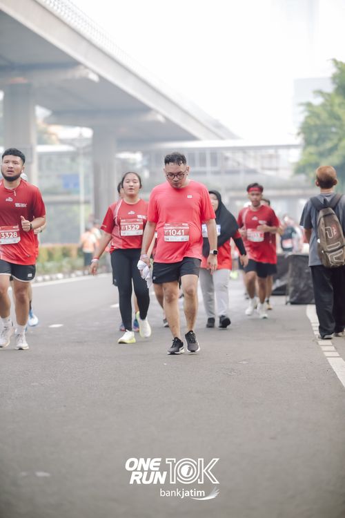 Race photo from ONE RUN 10 K