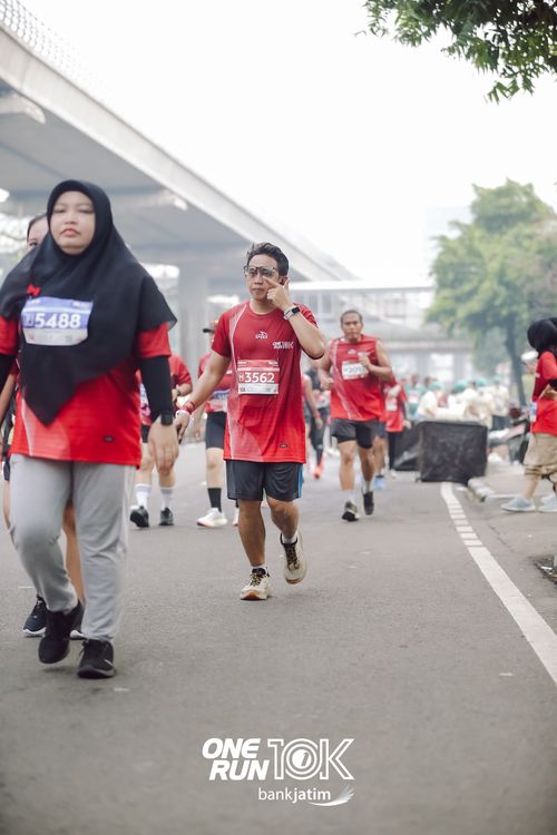 Race photo from ONE RUN 10 K