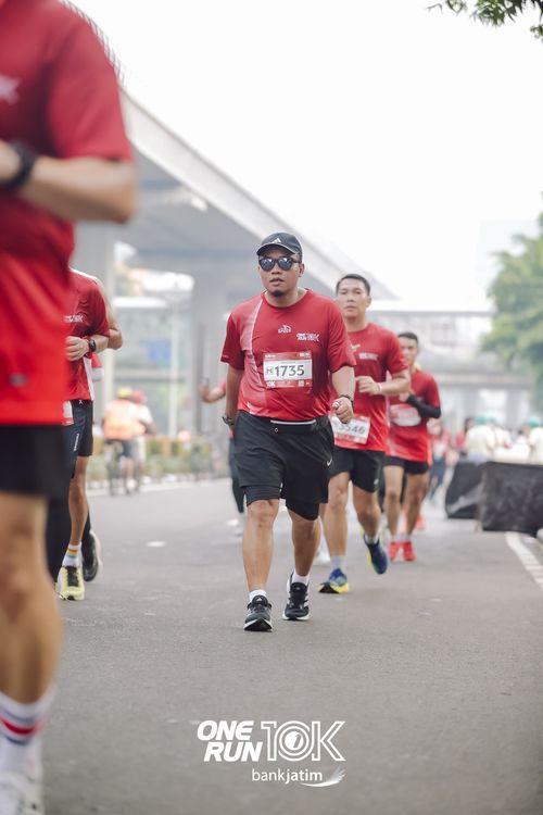 Race photo from ONE RUN 10 K