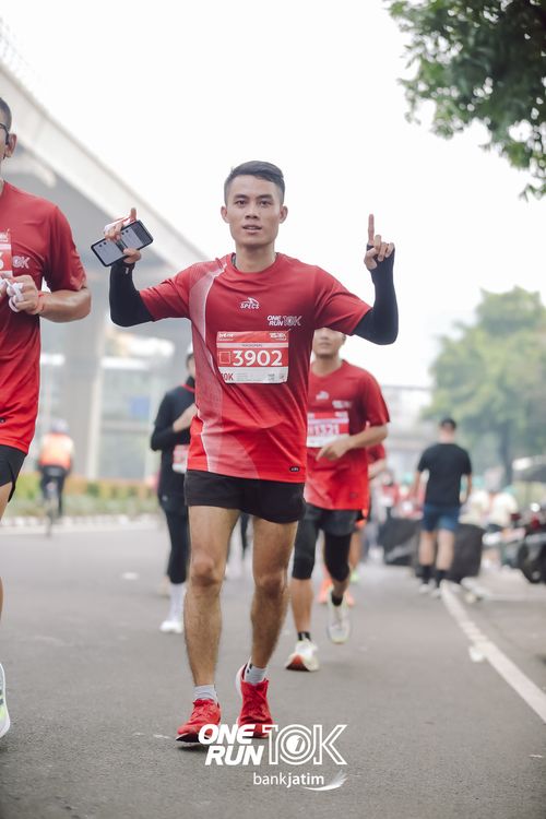 Race photo from ONE RUN 10 K