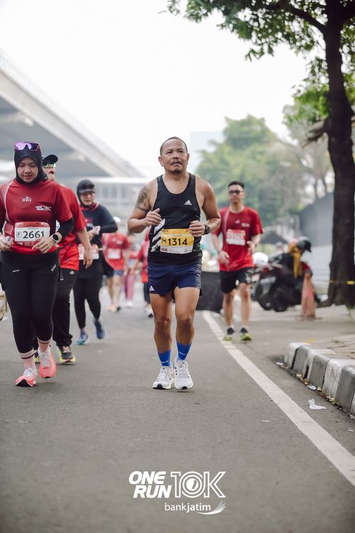 Race photo from ONE RUN 10 K