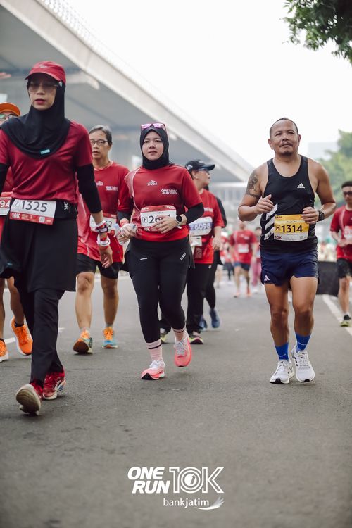 Race photo from ONE RUN 10 K