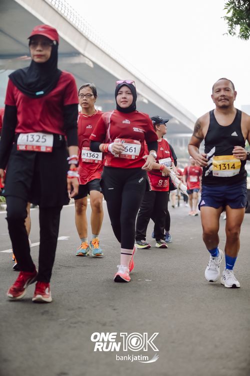 Race photo from ONE RUN 10 K