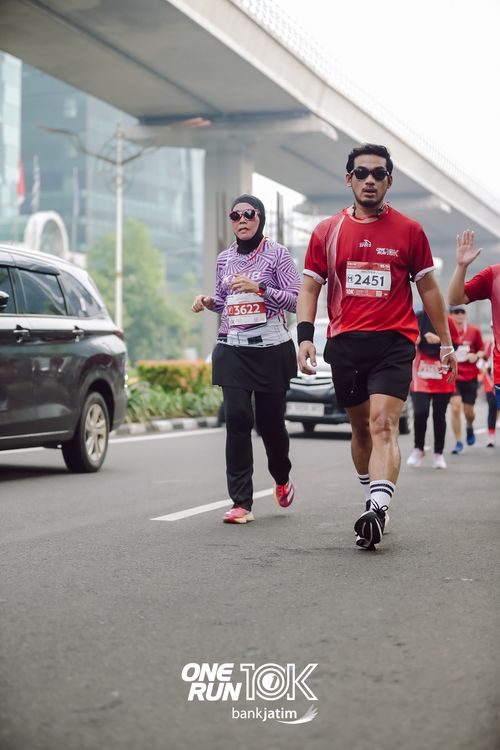 Race photo from ONE RUN 10 K