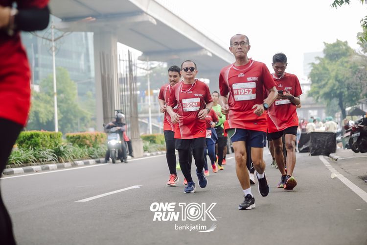 Race photo from ONE RUN 10 K