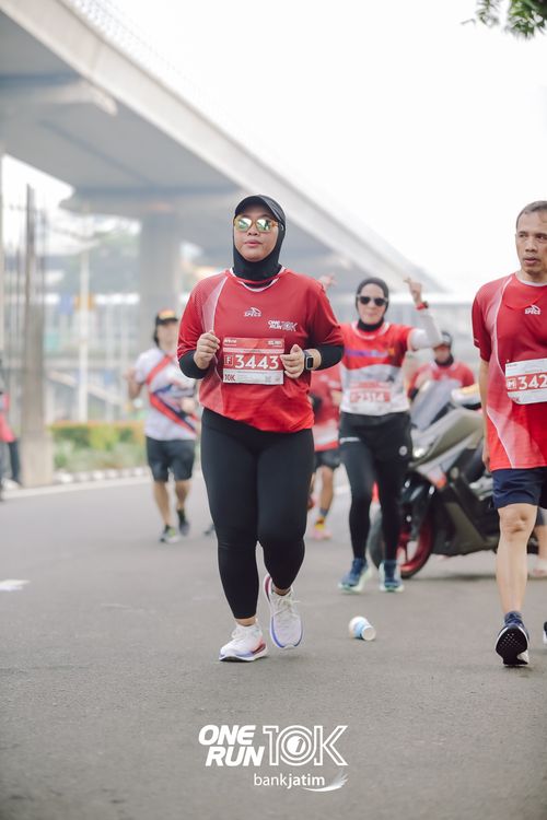 Race photo from ONE RUN 10 K