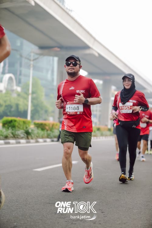 Race photo from ONE RUN 10 K