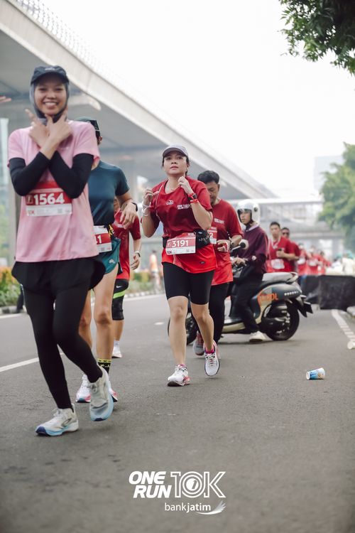 Race photo from ONE RUN 10 K
