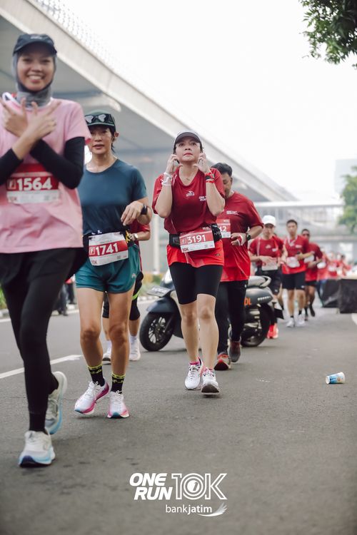 Race photo from ONE RUN 10 K