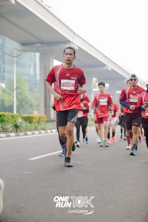 Race photo from ONE RUN 10 K