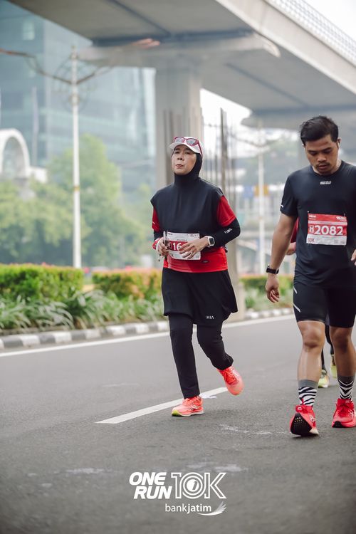 Race photo from ONE RUN 10 K