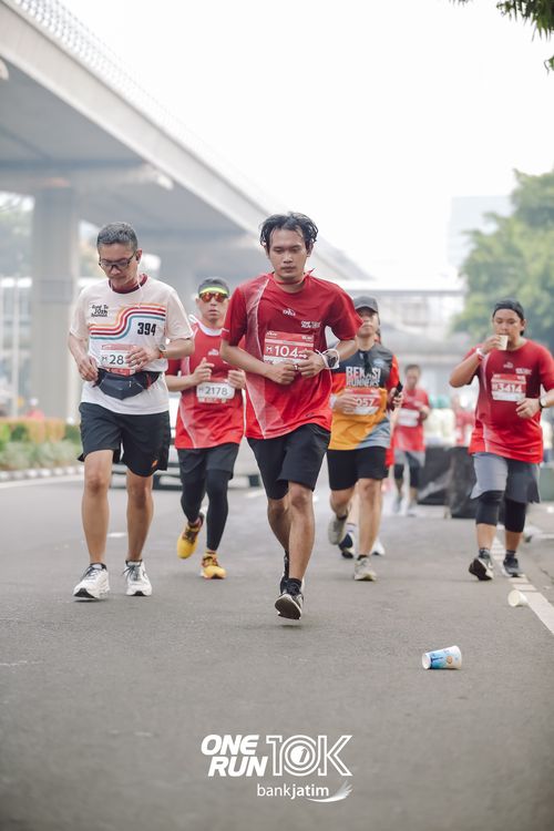 Race photo from ONE RUN 10 K