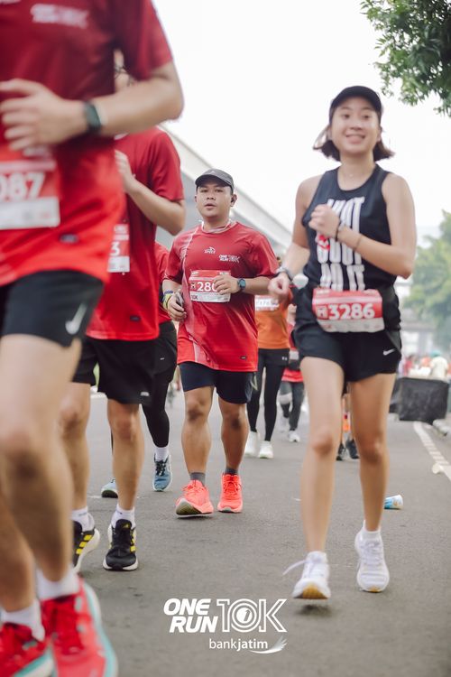 Race photo from ONE RUN 10 K