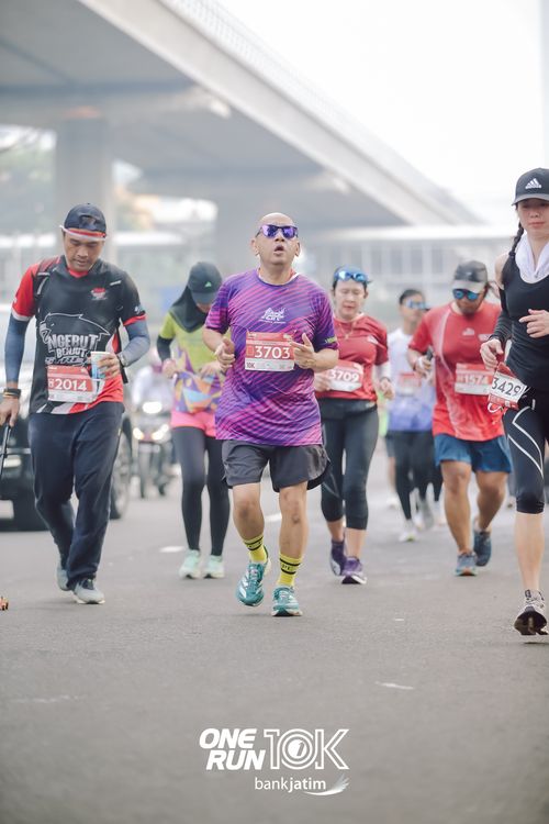 Race photo from ONE RUN 10 K