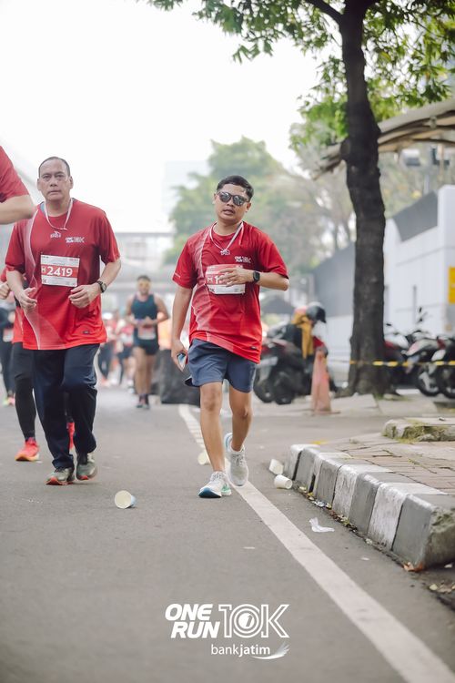 Race photo from ONE RUN 10 K