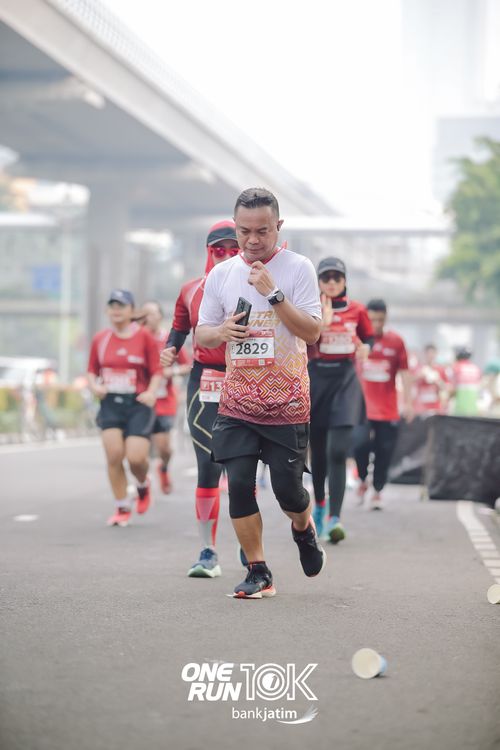 Race photo from ONE RUN 10 K