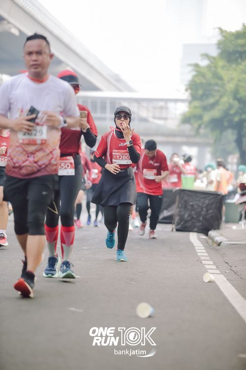 Race photo from ONE RUN 10 K