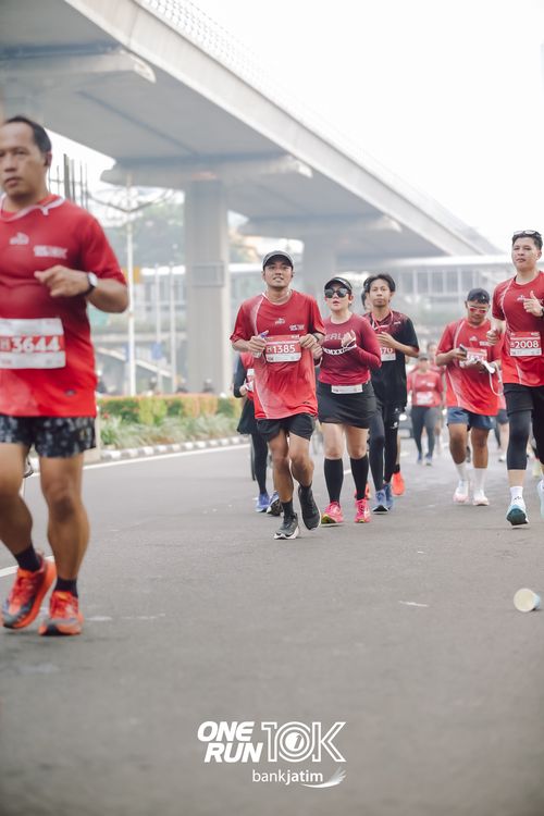 Race photo from ONE RUN 10 K