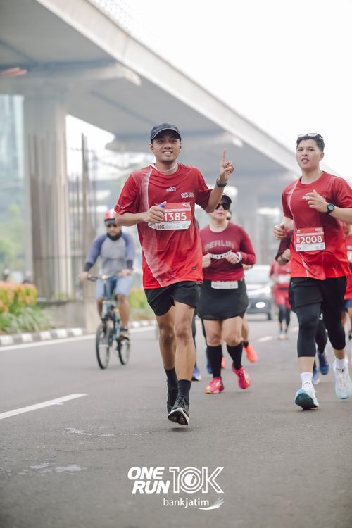 Race photo from ONE RUN 10 K