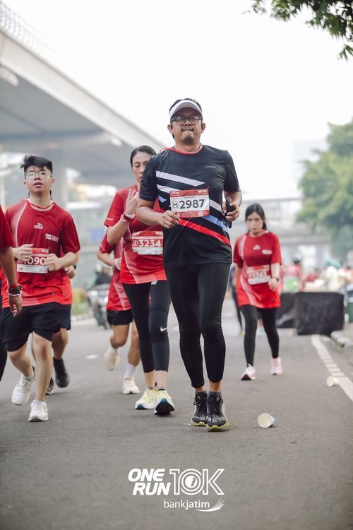 Race photo from ONE RUN 10 K