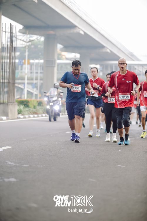 Race photo from ONE RUN 10 K