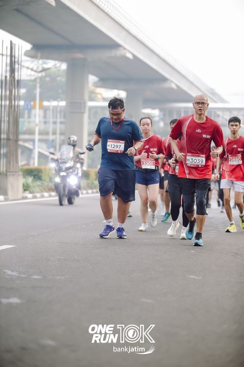 Race photo from ONE RUN 10 K