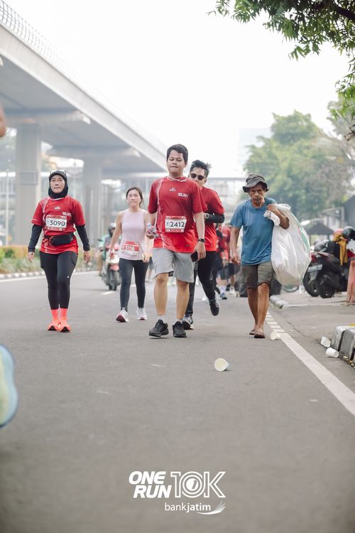 Race photo from ONE RUN 10 K