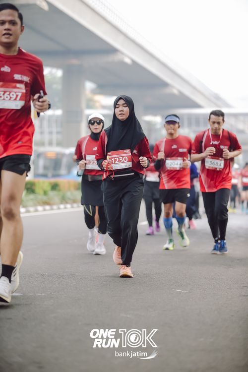 Race photo from ONE RUN 10 K