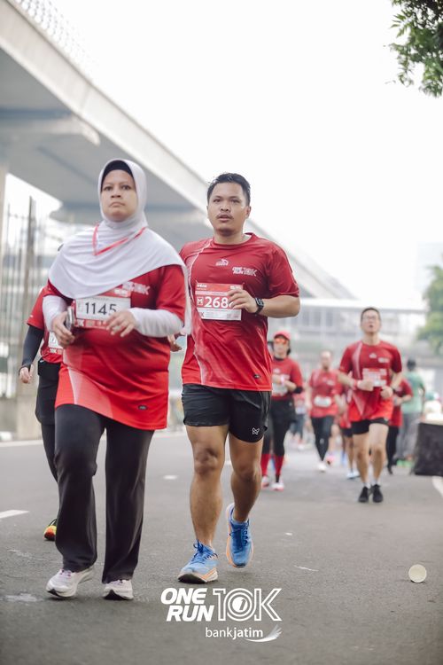Race photo from ONE RUN 10 K
