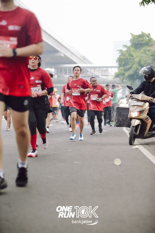 Race photo from ONE RUN 10 K
