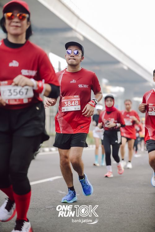 Race photo from ONE RUN 10 K