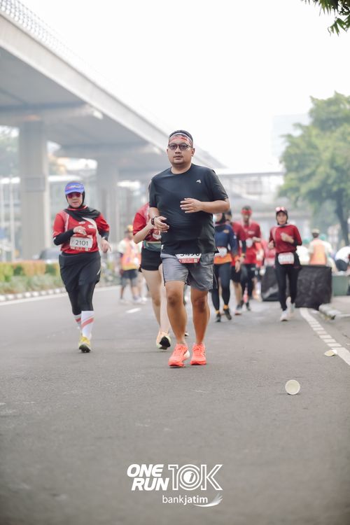 Race photo from ONE RUN 10 K