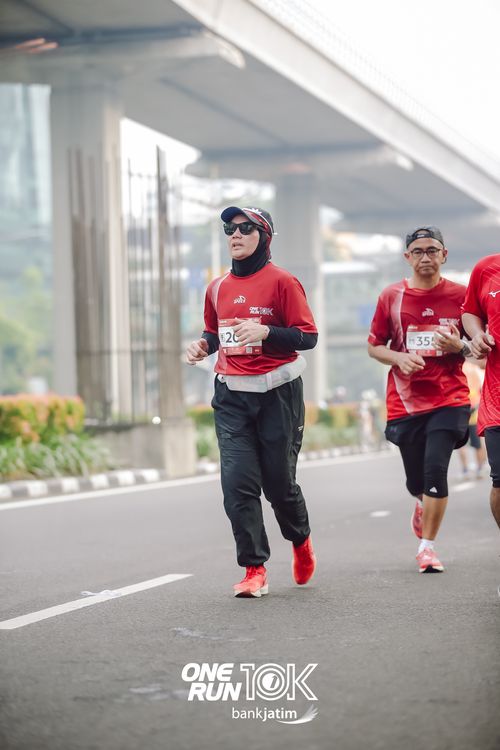 Race photo from ONE RUN 10 K