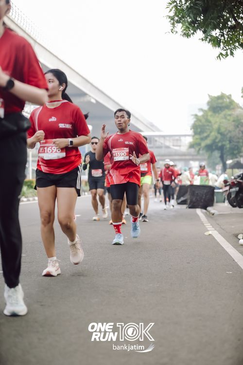 Race photo from ONE RUN 10 K