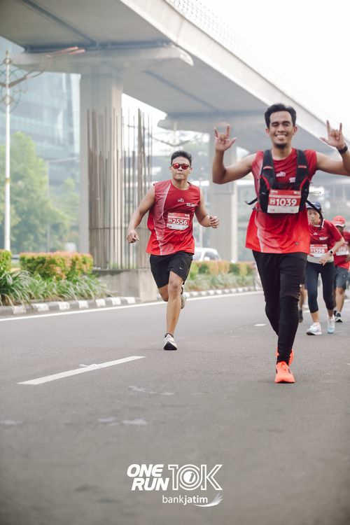 Race photo from ONE RUN 10 K