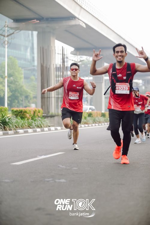 Race photo from ONE RUN 10 K