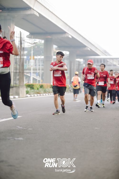 Race photo from ONE RUN 10 K