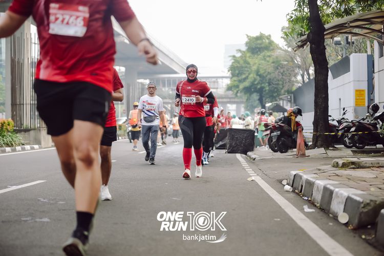 Race photo from ONE RUN 10 K