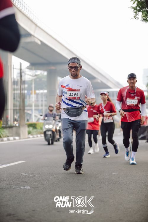 Race photo from ONE RUN 10 K