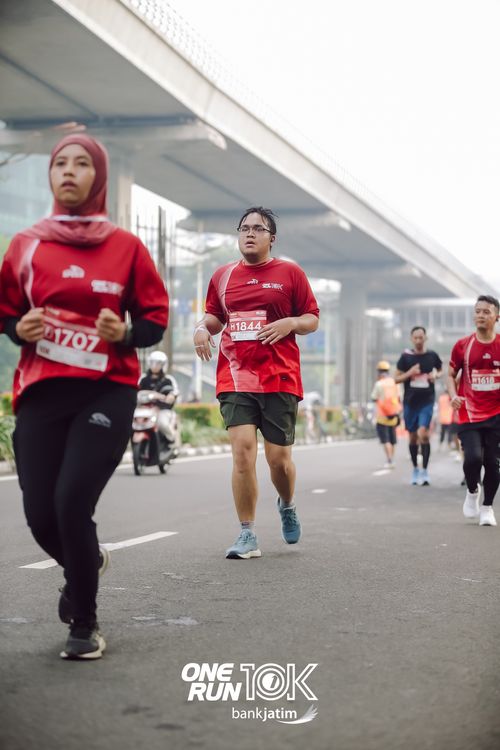 Race photo from ONE RUN 10 K