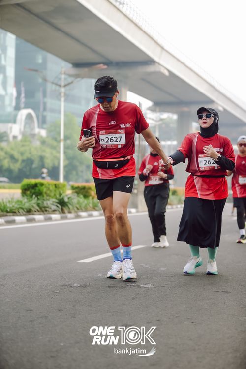 Race photo from ONE RUN 10 K