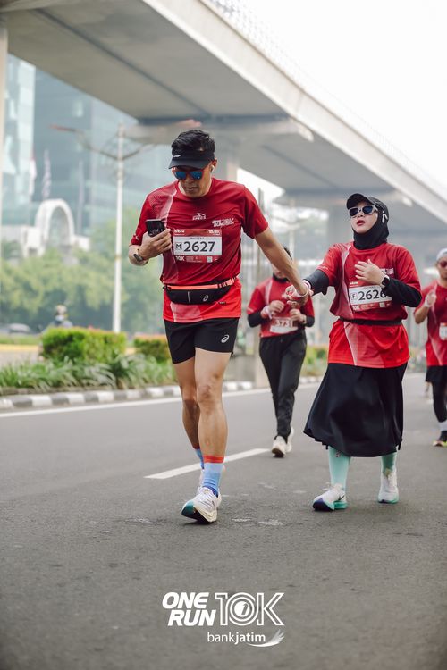 Race photo from ONE RUN 10 K