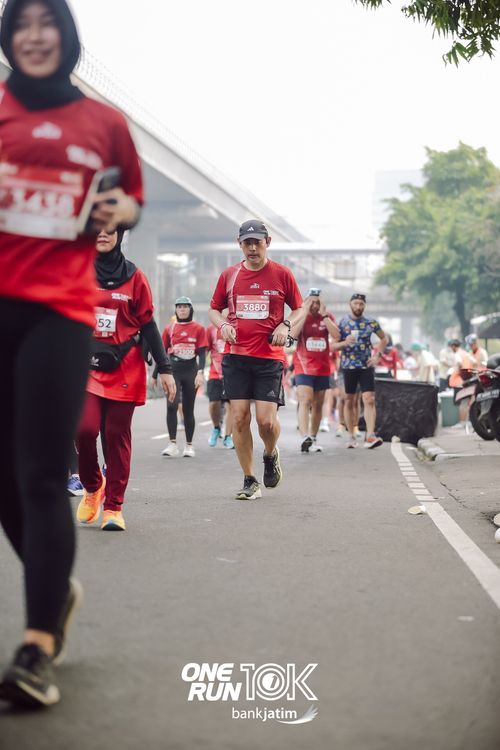Race photo from ONE RUN 10 K